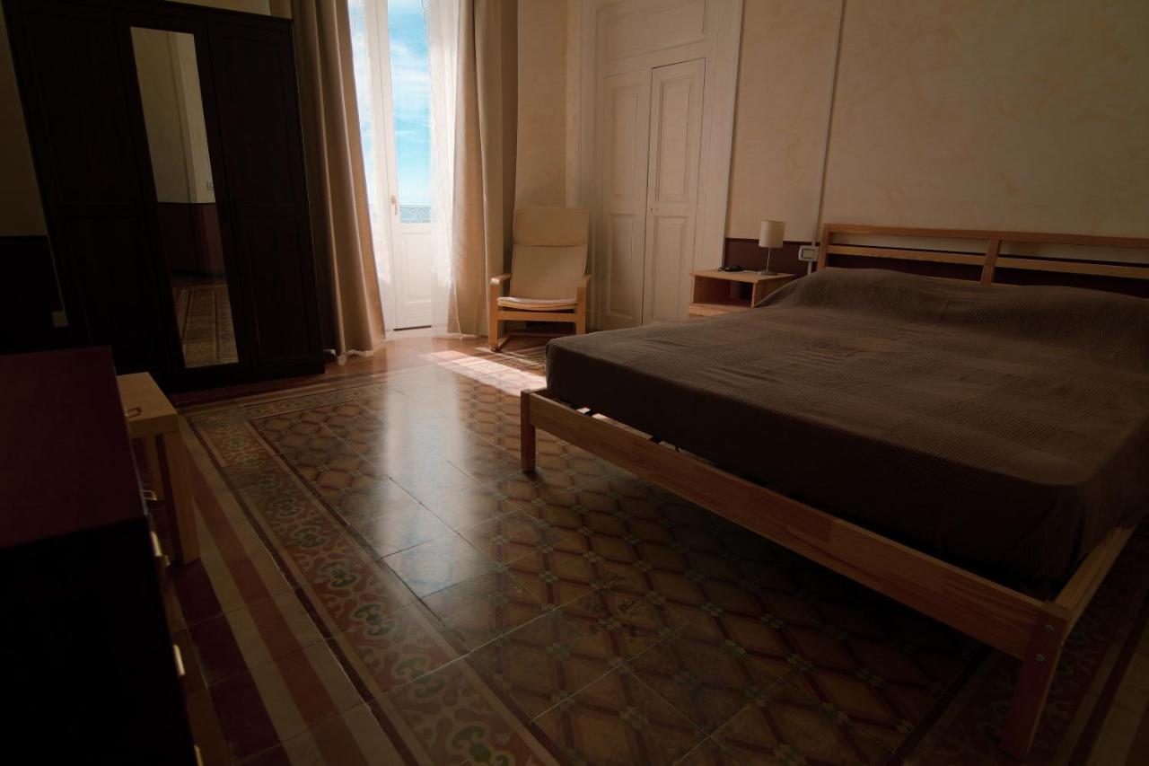 טאראנטו B&B Le Finestre Sul Mare מראה חיצוני תמונה